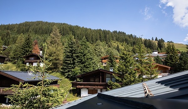 koenigsleiten-hotel-vital-alpin-familienzimmer-zillertal-berg